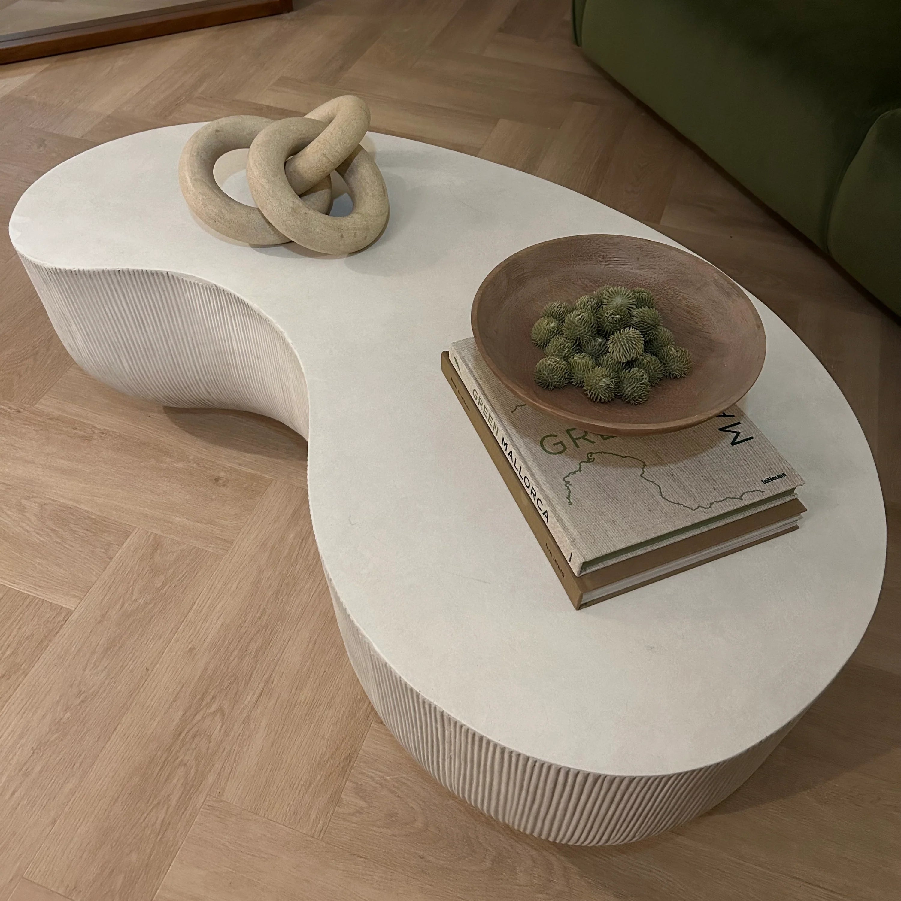 Minimalistisk stor beton-sofabord – hvid