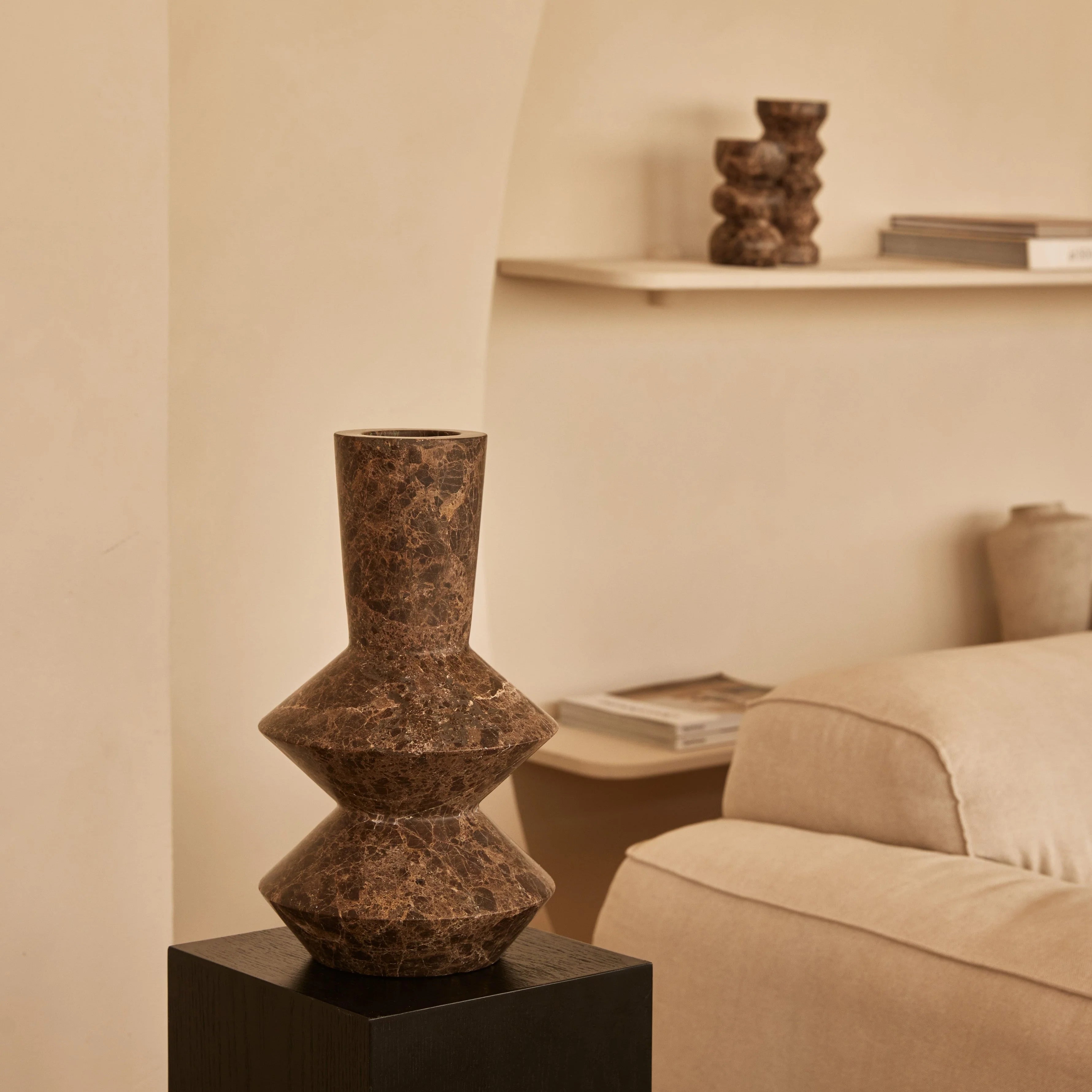 Rhombus vase – Dark Emperador H35 cm