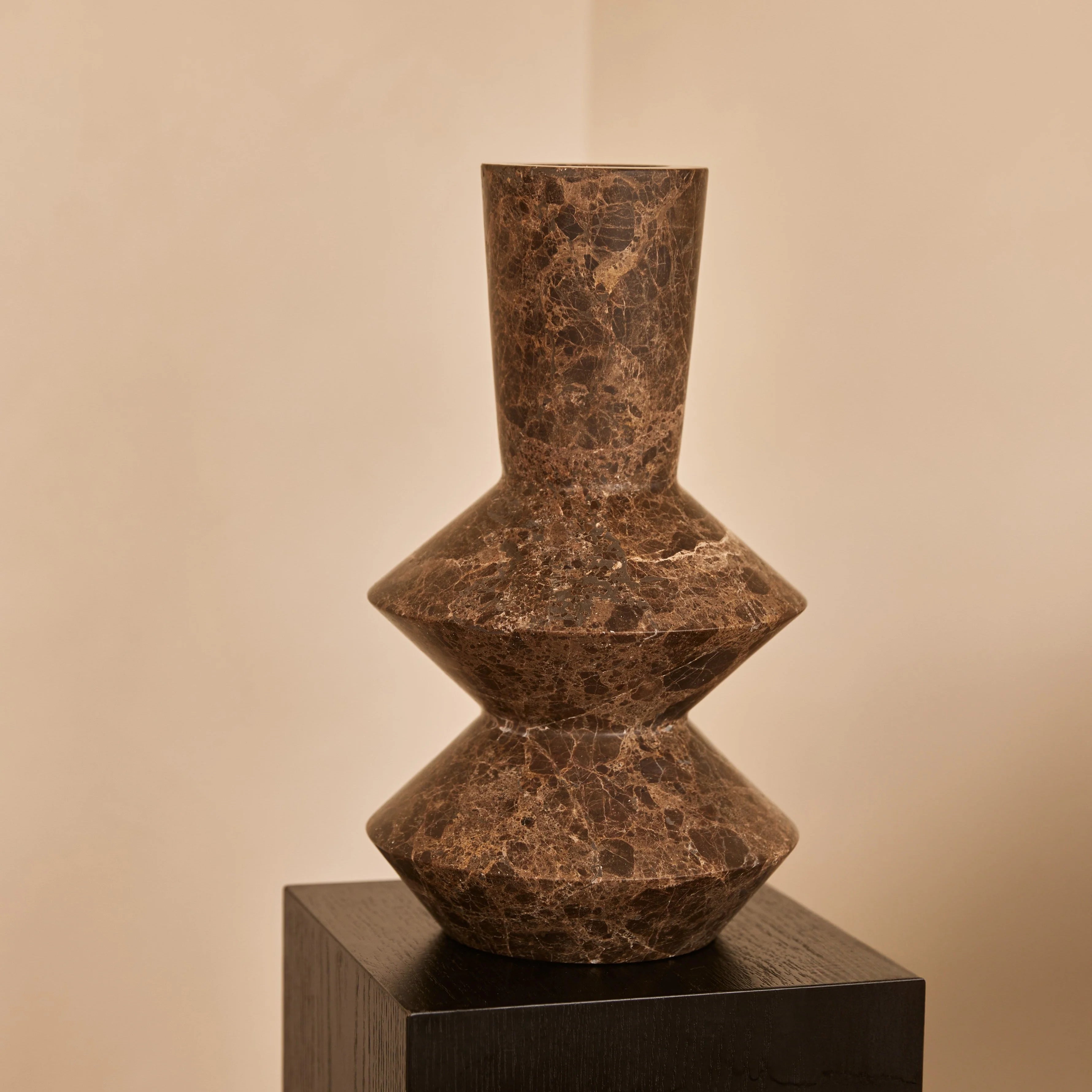 Rhombus vase – Dark Emperador H35 cm