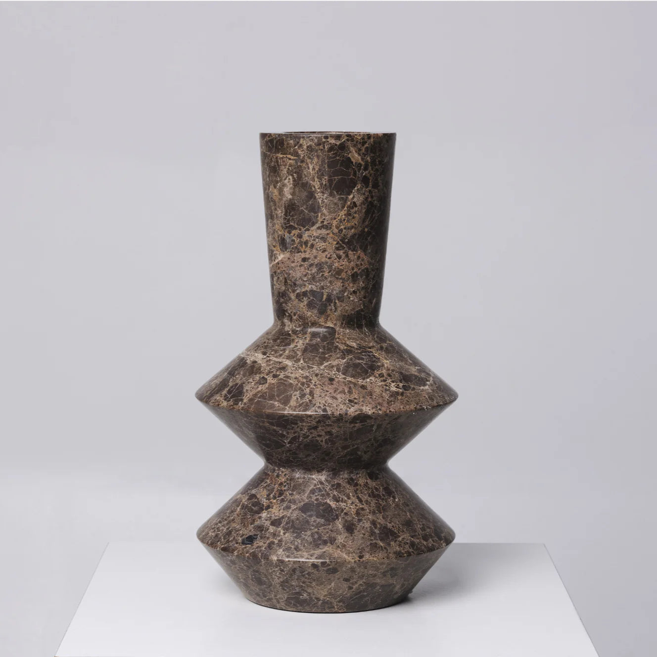 Rhombus vase – Dark Emperador H35 cm