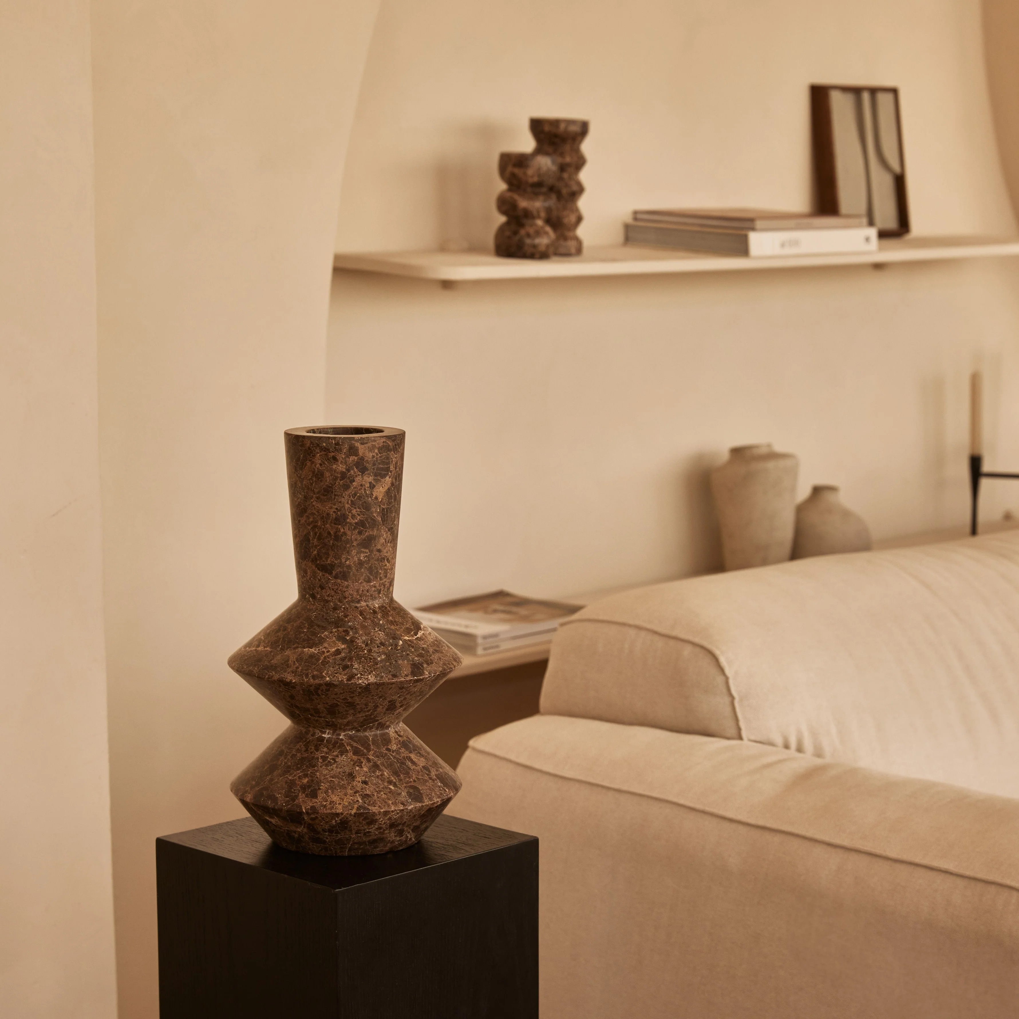 Rhombus vase – Dark Emperador H35 cm