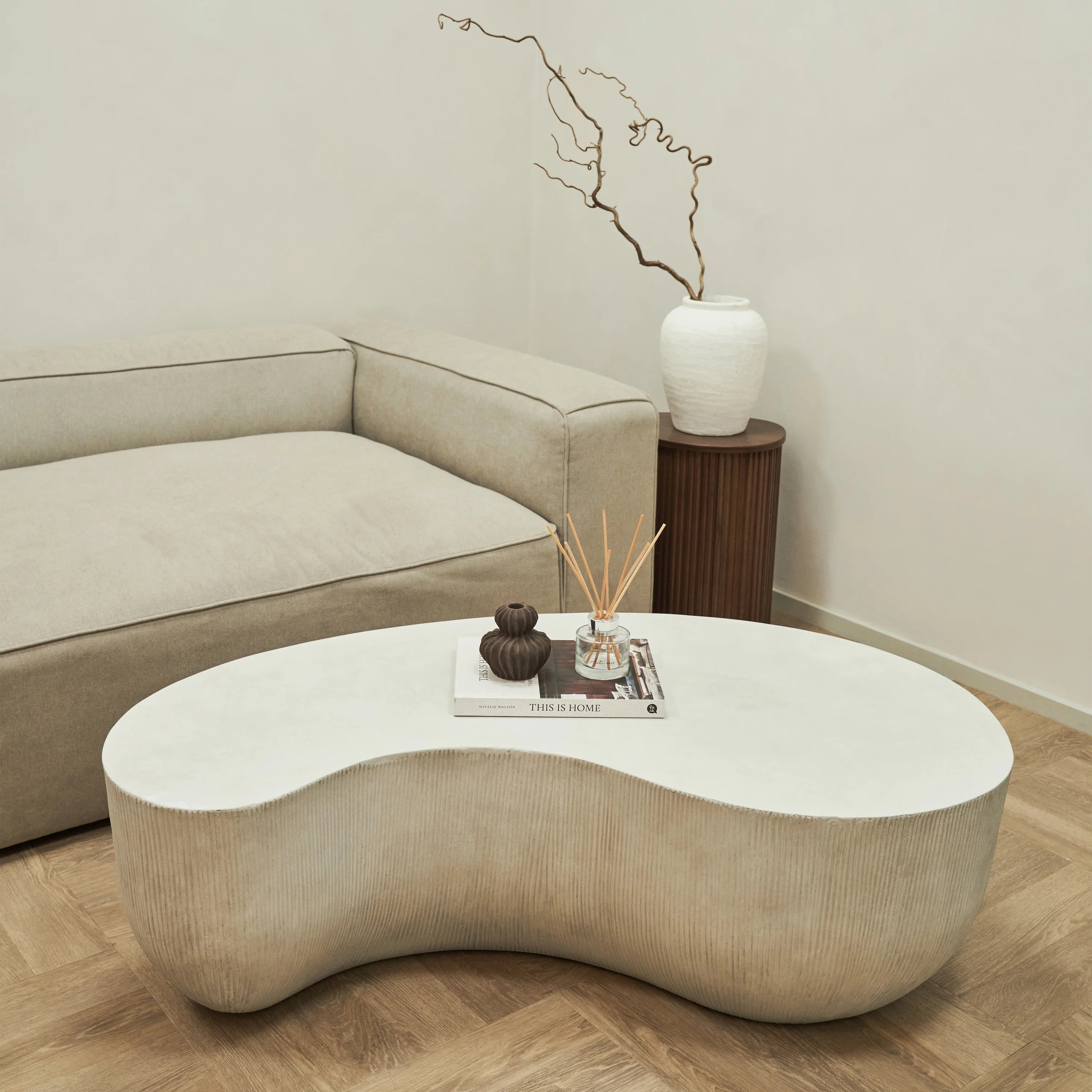 Minimalistisk stor beton-sofabord – hvid