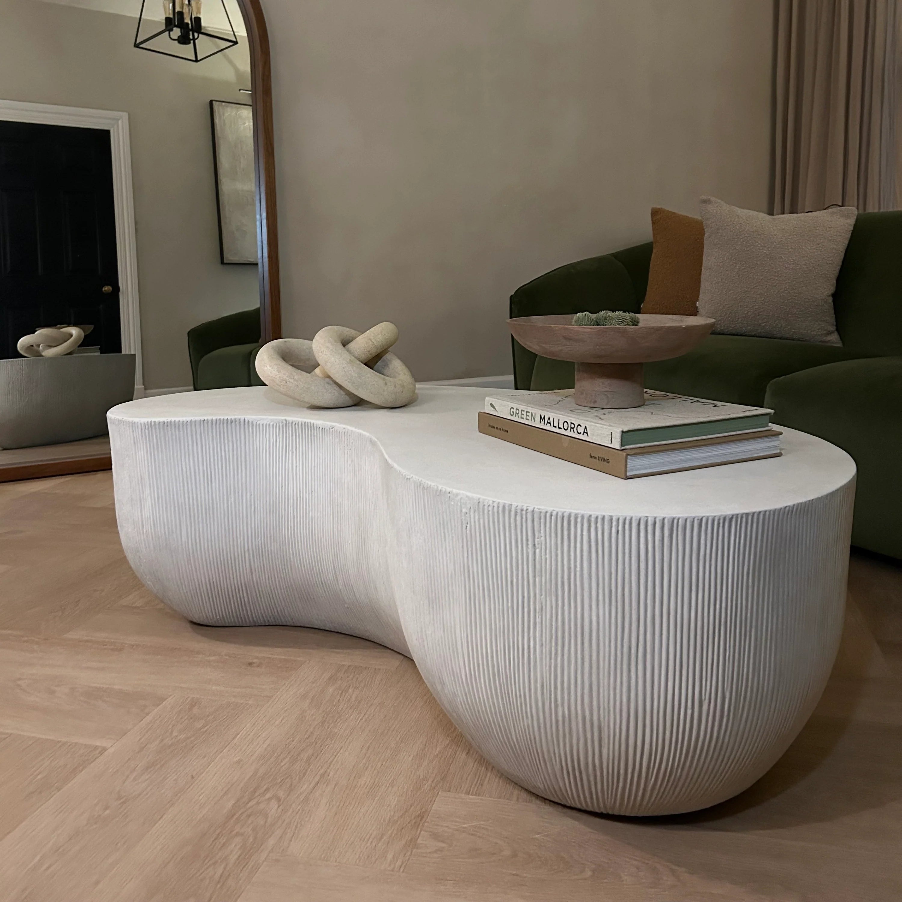 Minimalistisk stor beton-sofabord – hvid
