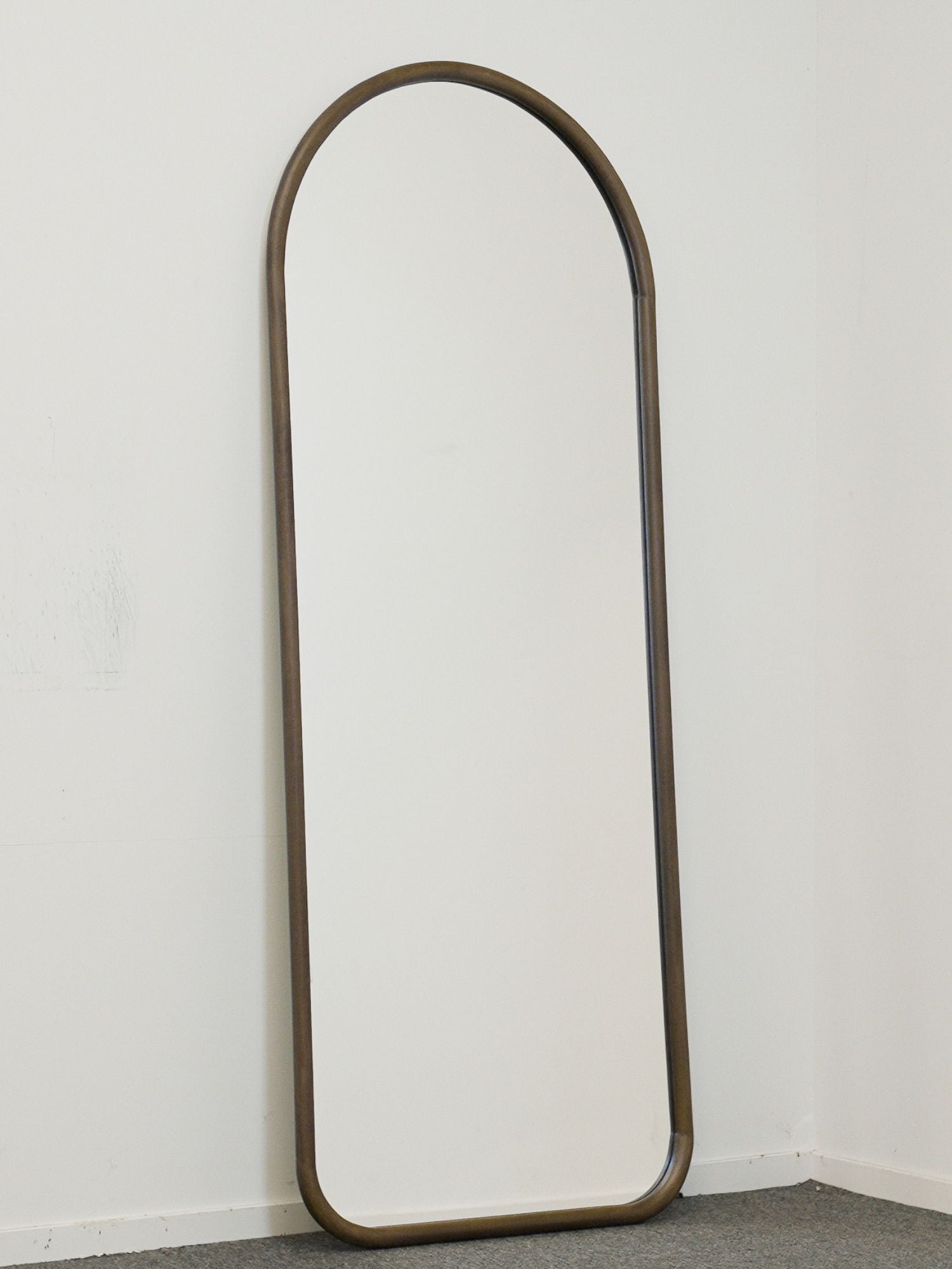 Amélie Spejl – Valnød – 180×70 cm